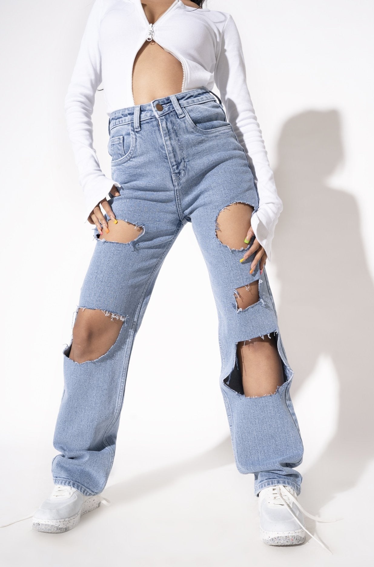 RIPPED JEANS